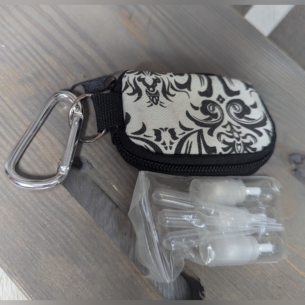 ⭐️Essential Oil Key Chain with Jars and Dropper
